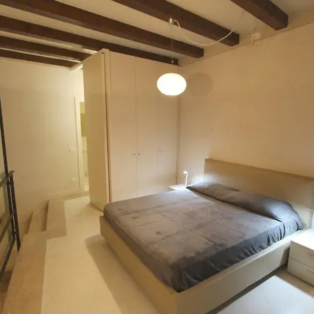 Loft Corticella 公寓 *